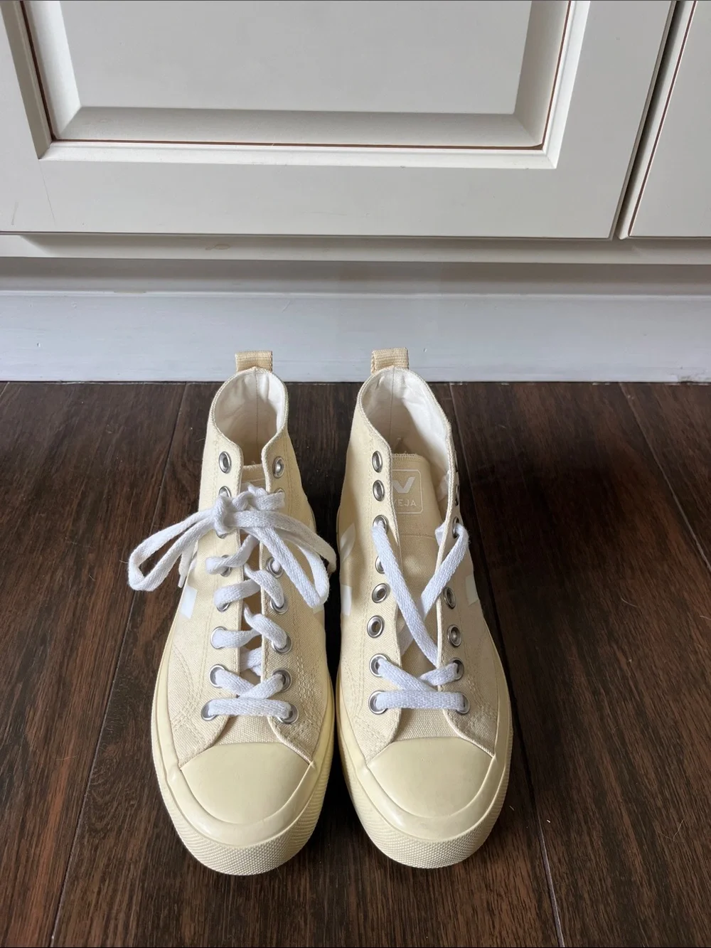 NEW VEJA Watta II High Top Sneakers